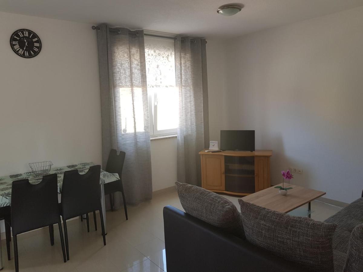 Apartmani Vrdoljak Malinska Esterno foto