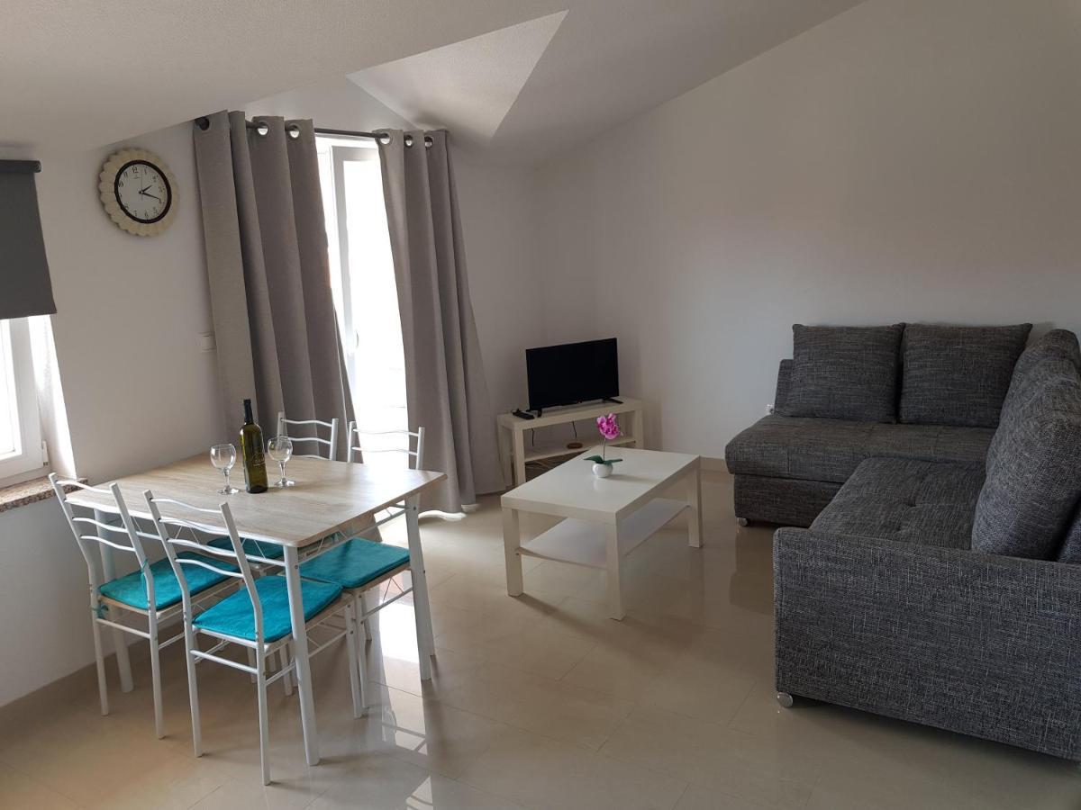 Apartmani Vrdoljak Malinska Esterno foto